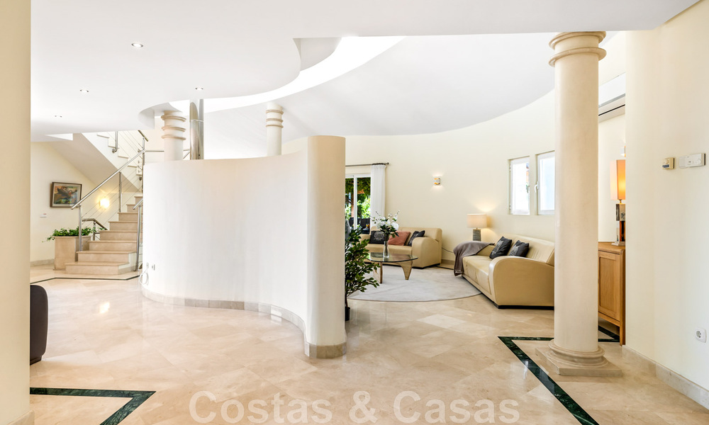 Spacieuse villa de style architectural méditerranéen authentique à vendre avec vue sur la mer dans un complexe de golf cinq étoiles à Benahavis - Marbella 46652