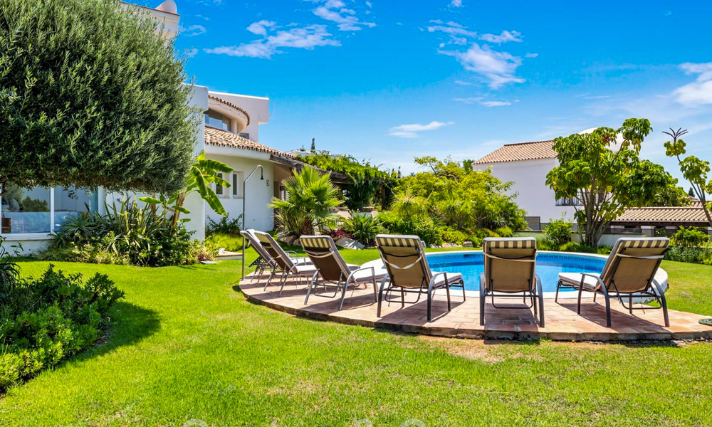 Spacieuse villa de style architectural méditerranéen authentique à vendre avec vue sur la mer dans un complexe de golf cinq étoiles à Benahavis - Marbella 46669