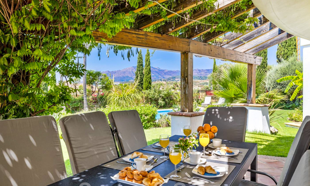 Spacieuse villa de style architectural méditerranéen authentique à vendre avec vue sur la mer dans un complexe de golf cinq étoiles à Benahavis - Marbella 46671