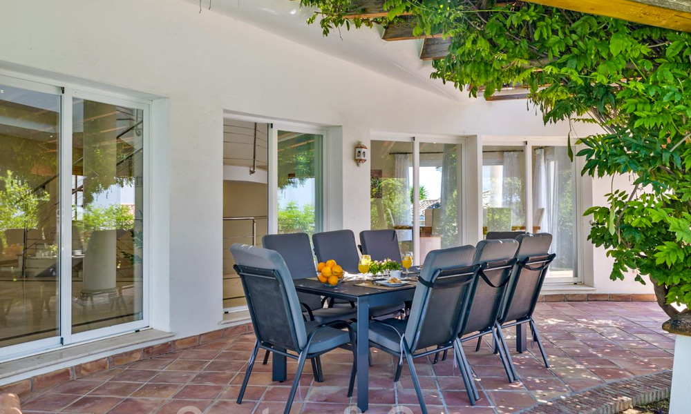 Spacieuse villa de style architectural méditerranéen authentique à vendre avec vue sur la mer dans un complexe de golf cinq étoiles à Benahavis - Marbella 46672
