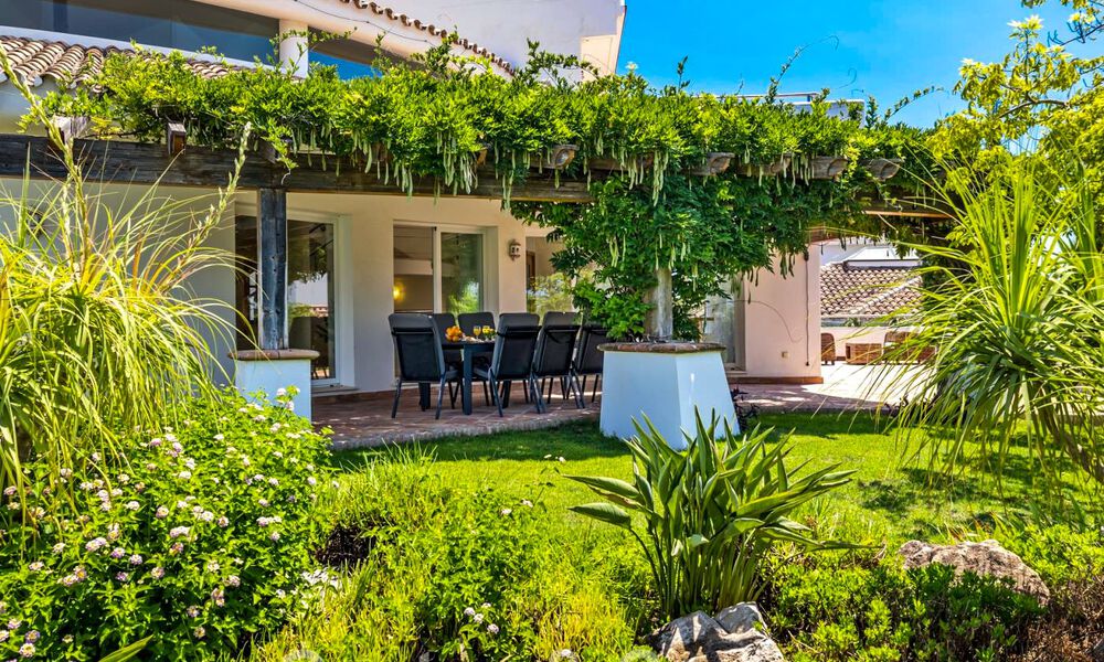 Spacieuse villa de style architectural méditerranéen authentique à vendre avec vue sur la mer dans un complexe de golf cinq étoiles à Benahavis - Marbella 46673