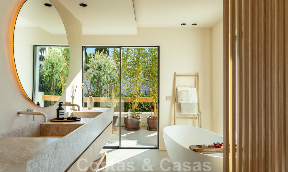 Villa design de luxe prête à être emménagée, à vendre à distance de marche des commodités dans la vallée du golf de Nueva Andalucia, Marbella 46680