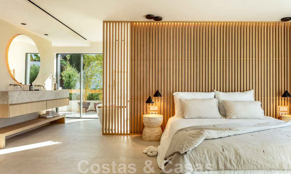 Villa design de luxe prête à être emménagée, à vendre à distance de marche des commodités dans la vallée du golf de Nueva Andalucia, Marbella 46681