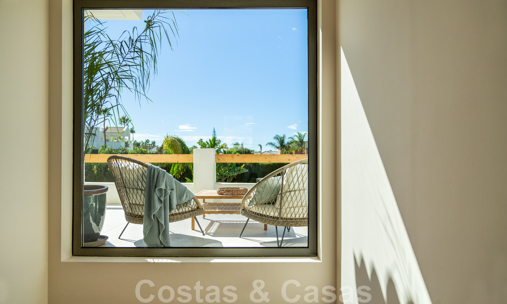 Villa design de luxe prête à être emménagée, à vendre à distance de marche des commodités dans la vallée du golf de Nueva Andalucia, Marbella 46682