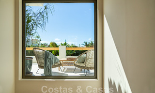 Villa design de luxe prête à être emménagée, à vendre à distance de marche des commodités dans la vallée du golf de Nueva Andalucia, Marbella 46682 