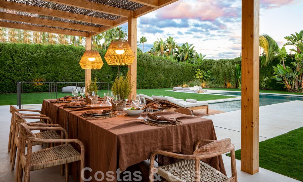 Villa design de luxe prête à être emménagée, à vendre à distance de marche des commodités dans la vallée du golf de Nueva Andalucia, Marbella 46700
