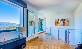Villa individuelle à vendre en position élevée, avec vue panoramique sur la montagne et la mer, dans une urbanisation exclusive de Marbella Est 46950 