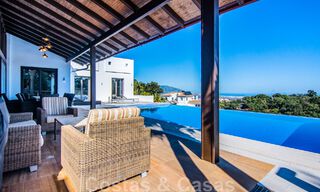 Villa individuelle à vendre en position élevée, avec vue panoramique sur la montagne et la mer, dans une urbanisation exclusive de Marbella Est 46952 