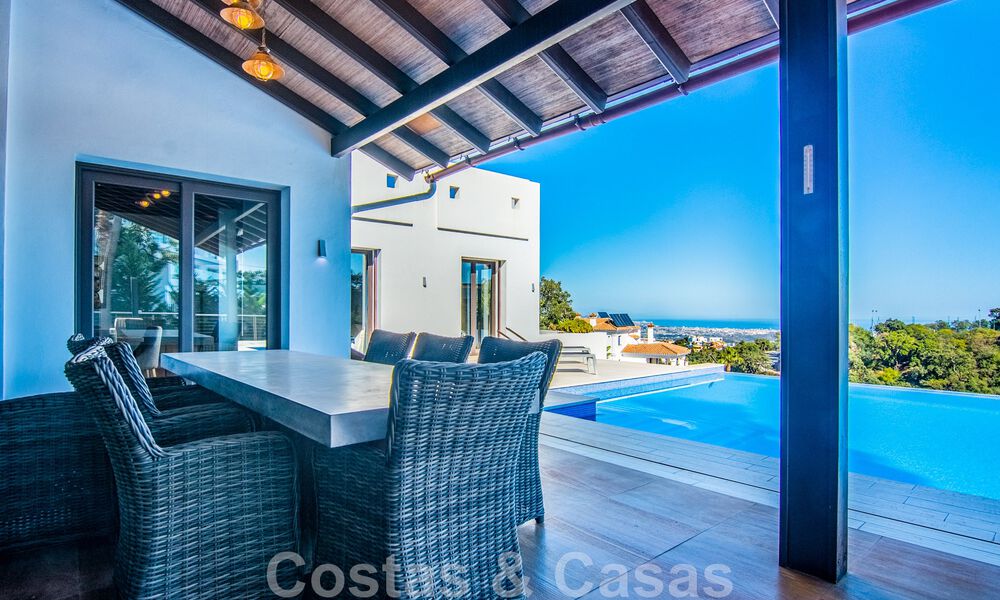 Villa individuelle à vendre en position élevée, avec vue panoramique sur la montagne et la mer, dans une urbanisation exclusive de Marbella Est 46954