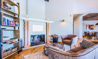 Villa individuelle à vendre en position élevée, avec vue panoramique sur la montagne et la mer, dans une urbanisation exclusive de Marbella Est 46964 