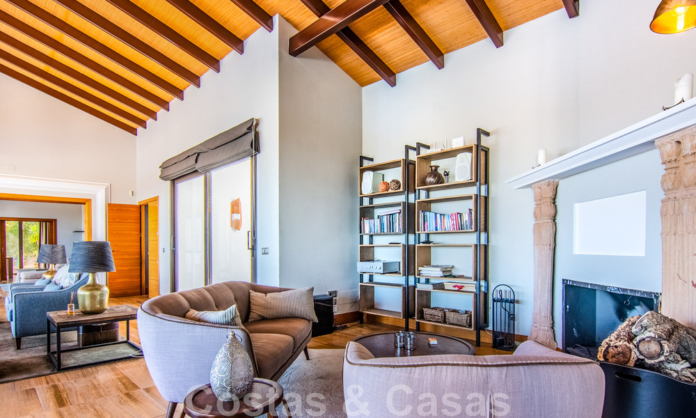 Villa individuelle à vendre en position élevée, avec vue panoramique sur la montagne et la mer, dans une urbanisation exclusive de Marbella Est 46965