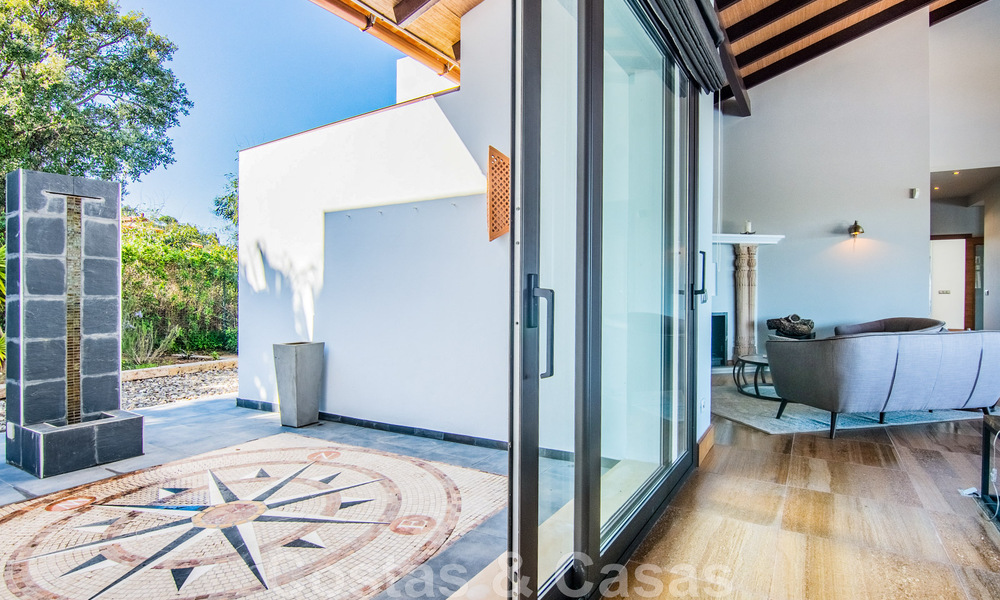 Villa individuelle à vendre en position élevée, avec vue panoramique sur la montagne et la mer, dans une urbanisation exclusive de Marbella Est 46966