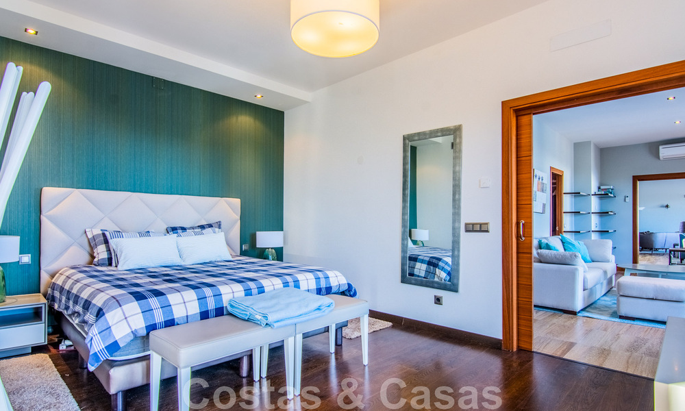 Villa individuelle à vendre en position élevée, avec vue panoramique sur la montagne et la mer, dans une urbanisation exclusive de Marbella Est 46972