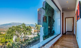 Villa individuelle à vendre en position élevée, avec vue panoramique sur la montagne et la mer, dans une urbanisation exclusive de Marbella Est 46973 