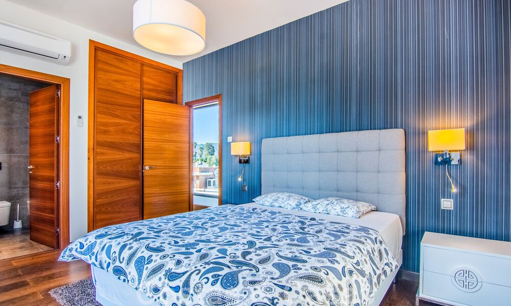 Villa individuelle à vendre en position élevée, avec vue panoramique sur la montagne et la mer, dans une urbanisation exclusive de Marbella Est 46975