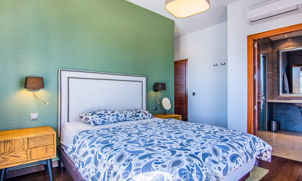 Villa individuelle à vendre en position élevée, avec vue panoramique sur la montagne et la mer, dans une urbanisation exclusive de Marbella Est 46977