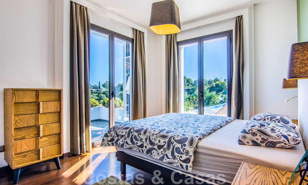 Villa individuelle à vendre en position élevée, avec vue panoramique sur la montagne et la mer, dans une urbanisation exclusive de Marbella Est 46979
