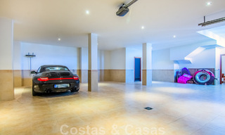 Villa individuelle à vendre en position élevée, avec vue panoramique sur la montagne et la mer, dans une urbanisation exclusive de Marbella Est 46986 