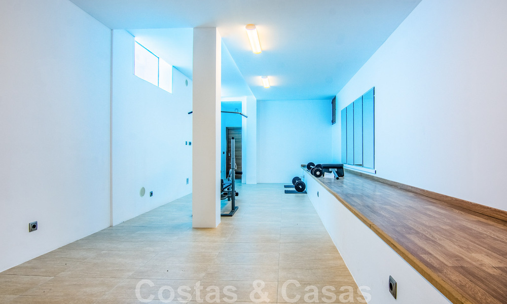 Villa individuelle à vendre en position élevée, avec vue panoramique sur la montagne et la mer, dans une urbanisation exclusive de Marbella Est 46987