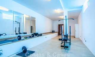 Villa individuelle à vendre en position élevée, avec vue panoramique sur la montagne et la mer, dans une urbanisation exclusive de Marbella Est 46988 