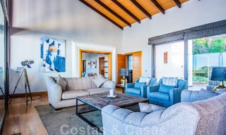 Villa individuelle à vendre en position élevée, avec vue panoramique sur la montagne et la mer, dans une urbanisation exclusive de Marbella Est 46992 