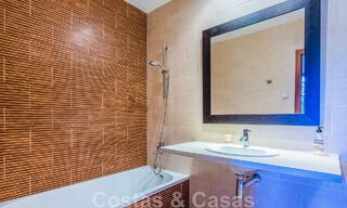 Villa individuelle à vendre en position élevée, avec vue panoramique sur la montagne et la mer, dans une urbanisation exclusive de Marbella Est 46996 