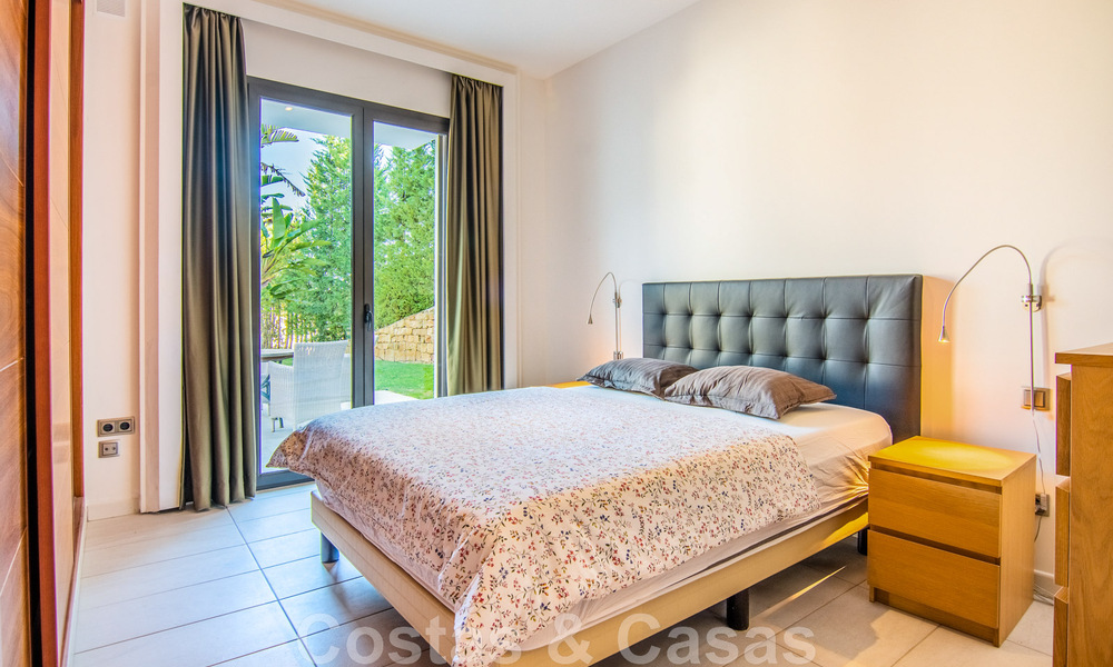 Villa individuelle à vendre en position élevée, avec vue panoramique sur la montagne et la mer, dans une urbanisation exclusive de Marbella Est 46997