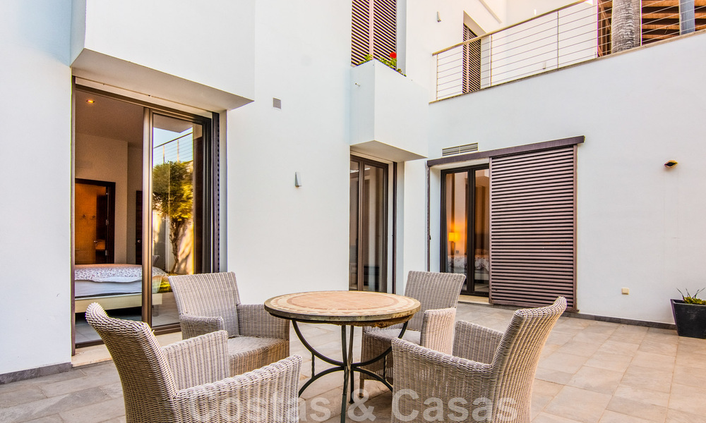 Villa individuelle à vendre en position élevée, avec vue panoramique sur la montagne et la mer, dans une urbanisation exclusive de Marbella Est 46999
