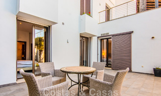 Villa individuelle à vendre en position élevée, avec vue panoramique sur la montagne et la mer, dans une urbanisation exclusive de Marbella Est 46999 