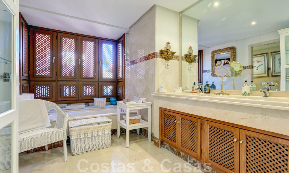 Penthouse de luxe à vendre dans un complexe résidentiel cinq étoiles en front de mer avec vue imprenable sur la mer, sur le nouveau Golden Mile entre Marbella et Estepona 46591