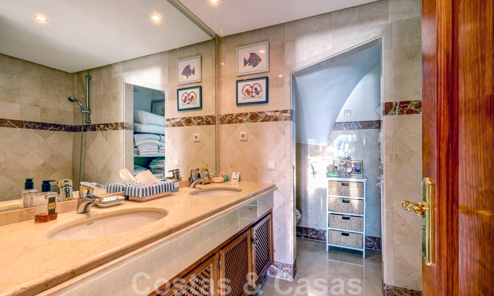 Penthouse de luxe à vendre dans un complexe résidentiel cinq étoiles en front de mer avec vue imprenable sur la mer, sur le nouveau Golden Mile entre Marbella et Estepona 46600
