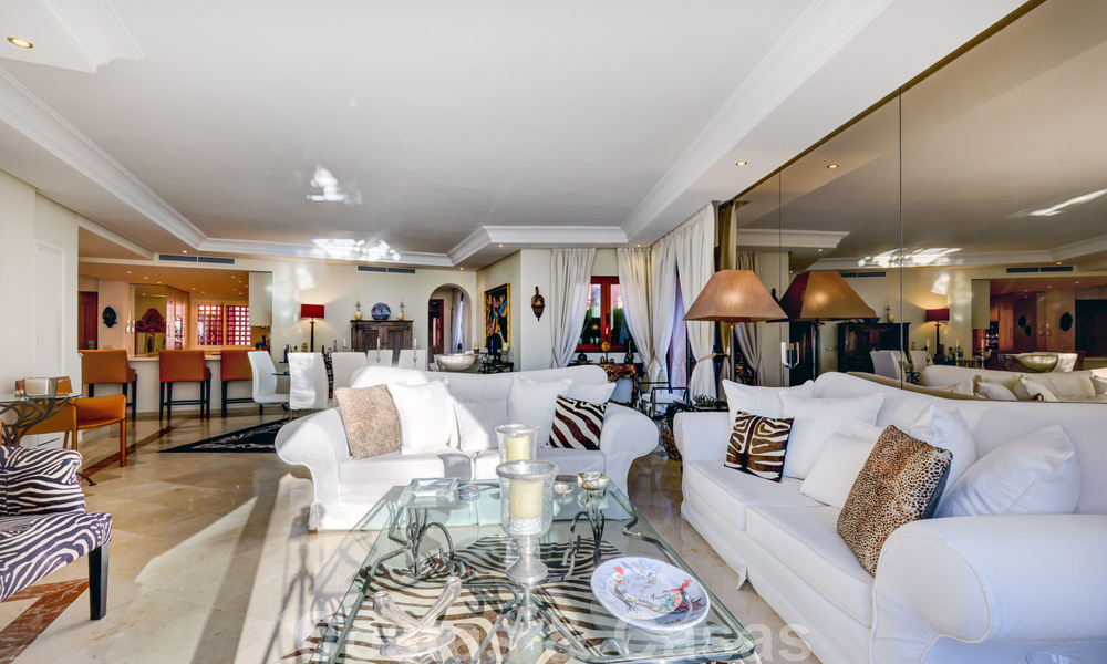 Penthouse de luxe à vendre dans un complexe résidentiel cinq étoiles en front de mer avec vue imprenable sur la mer, sur le nouveau Golden Mile entre Marbella et Estepona 46607