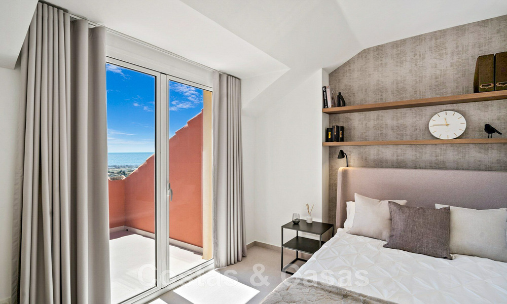 Penthouse moderne et rénové de 4 chambres à vendre avec une vue sublime sur la mer dans une communauté fermée à Benahavis - Marbella 47137
