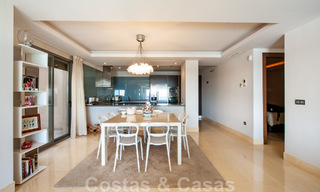 Appartement de luxe très spacieux, lumineux et moderne de 3 chambres à coucher à vendre avec vue imprenable sur la mer à Marbella - Benahavis 46827 