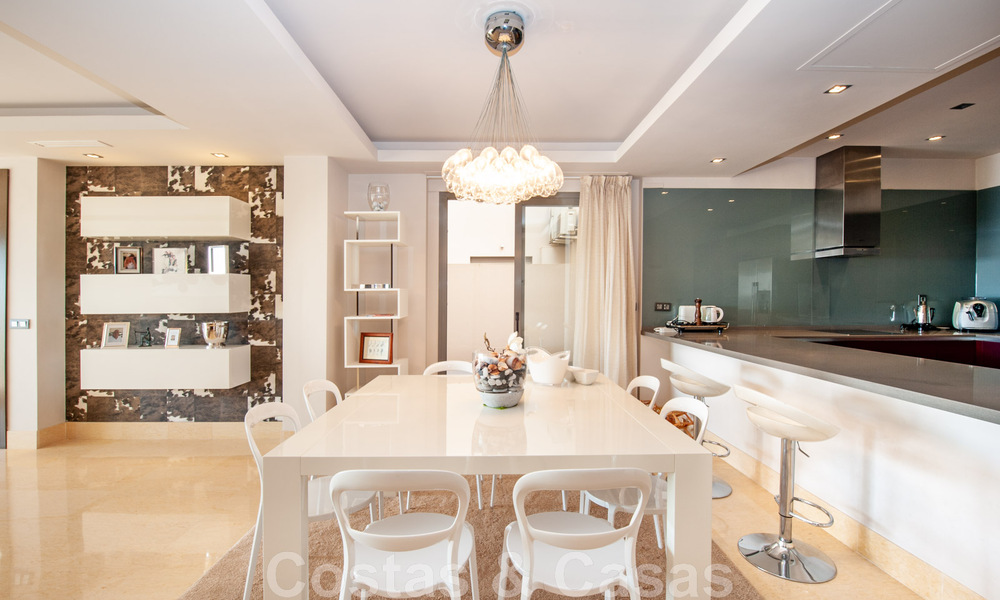 Appartement de luxe très spacieux, lumineux et moderne de 3 chambres à coucher à vendre avec vue imprenable sur la mer à Marbella - Benahavis 46828