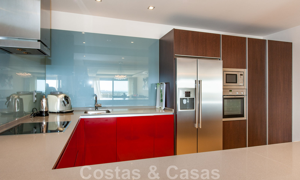 Appartement de luxe très spacieux, lumineux et moderne de 3 chambres à coucher à vendre avec vue imprenable sur la mer à Marbella - Benahavis 46830