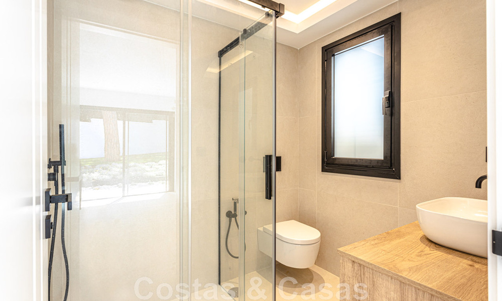 Belle villa de plain-pied à vendre, à distance de marche de la plage d'Elviria, à l'est du centre de Marbella 46899