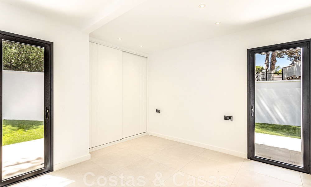 Belle villa de plain-pied à vendre, à distance de marche de la plage d'Elviria, à l'est du centre de Marbella 46900