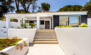 Belle villa de plain-pied à vendre, à distance de marche de la plage d'Elviria, à l'est du centre de Marbella 46904 