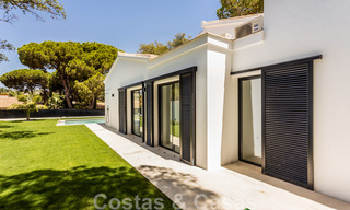 Belle villa de plain-pied à vendre, à distance de marche de la plage d'Elviria, à l'est du centre de Marbella 46907 