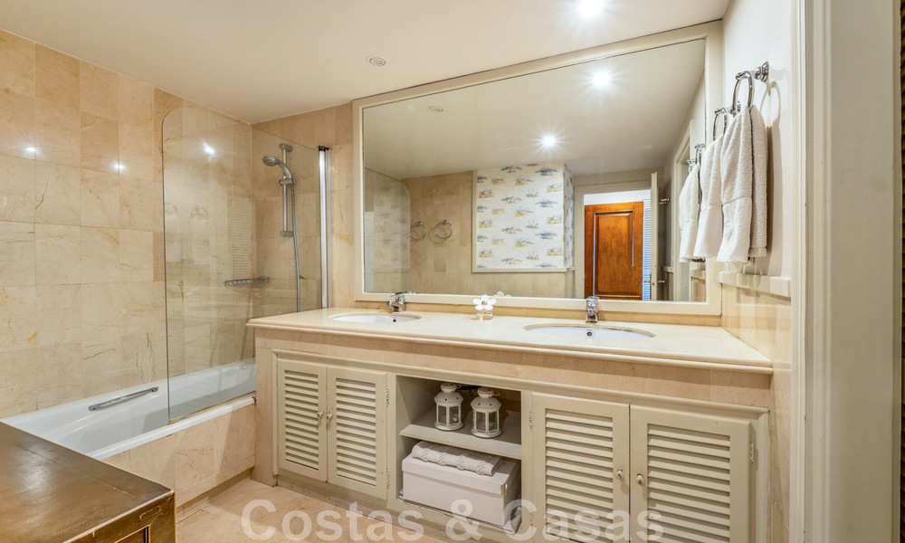 Penthouse à vendre dans une urbanisation en première ligne de plage avec vue sur la mer à l'est de Marbella 46915