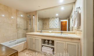 Penthouse à vendre dans une urbanisation en première ligne de plage avec vue sur la mer à l'est de Marbella 46915 