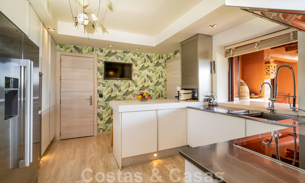 Penthouse à vendre dans une urbanisation en première ligne de plage avec vue sur la mer à l'est de Marbella 46931