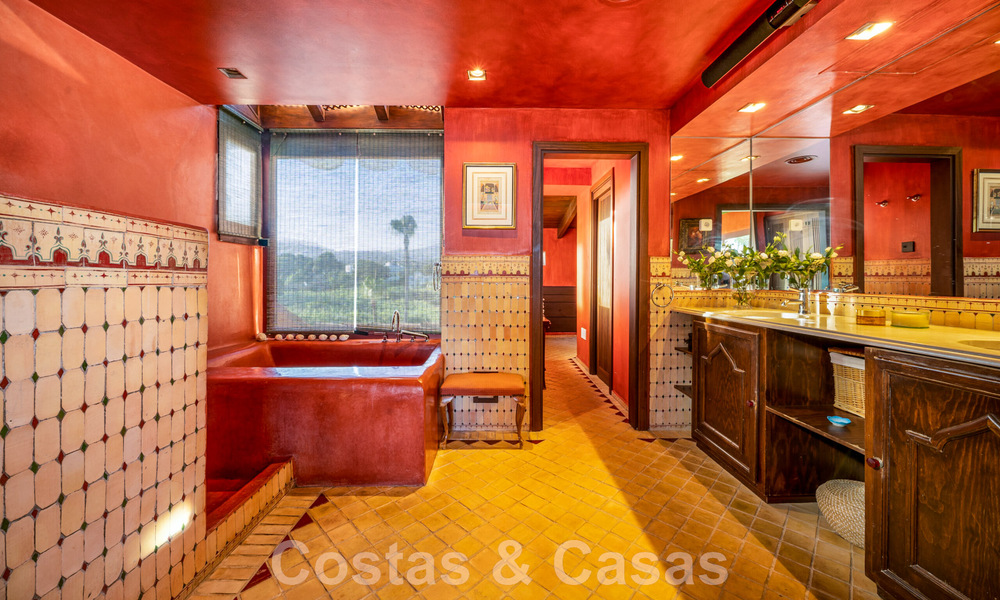 Penthouse à vendre dans une urbanisation en première ligne de plage avec vue sur la mer à l'est de Marbella 46934