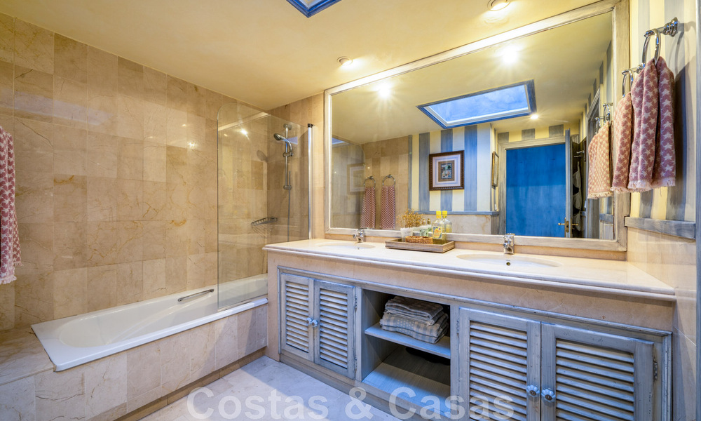 Penthouse à vendre dans une urbanisation en première ligne de plage avec vue sur la mer à l'est de Marbella 46935