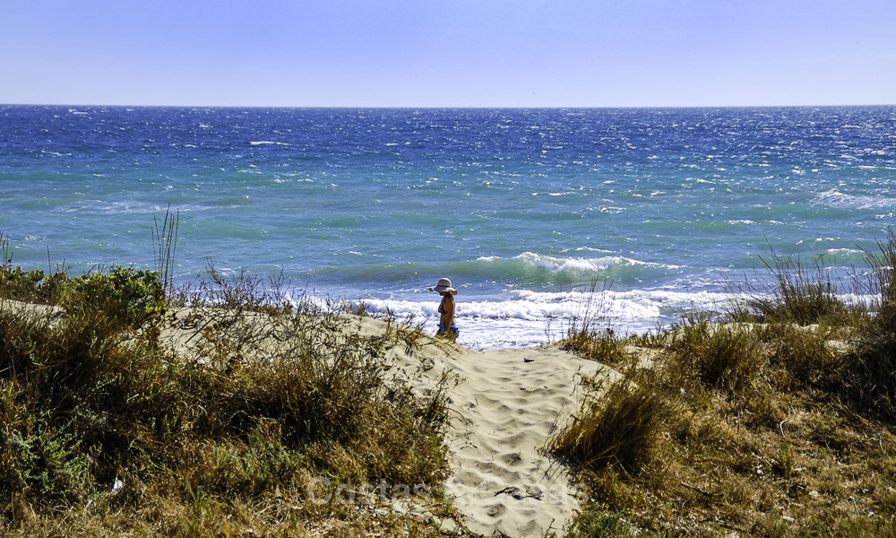 Penthouse à vendre dans une urbanisation en première ligne de plage avec vue sur la mer à l'est de Marbella 46939