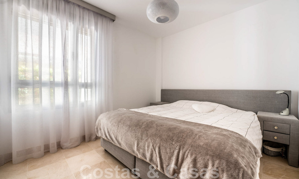 Appartement de rez-de-chaussée surélevé, prêt à être emménagé, à vendre avec vue panoramique sur la vallée et la mer dans un quartier exclusif de Benahavis - Marbella 47031