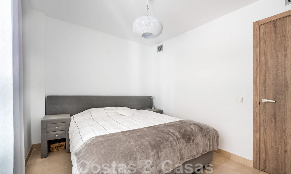 Appartement de rez-de-chaussée surélevé, prêt à être emménagé, à vendre avec vue panoramique sur la vallée et la mer dans un quartier exclusif de Benahavis - Marbella 47032