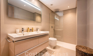 Appartement de rez-de-chaussée surélevé, prêt à être emménagé, à vendre avec vue panoramique sur la vallée et la mer dans un quartier exclusif de Benahavis - Marbella 47034 