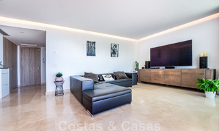 Appartement de rez-de-chaussée surélevé, prêt à être emménagé, à vendre avec vue panoramique sur la vallée et la mer dans un quartier exclusif de Benahavis - Marbella 47037 